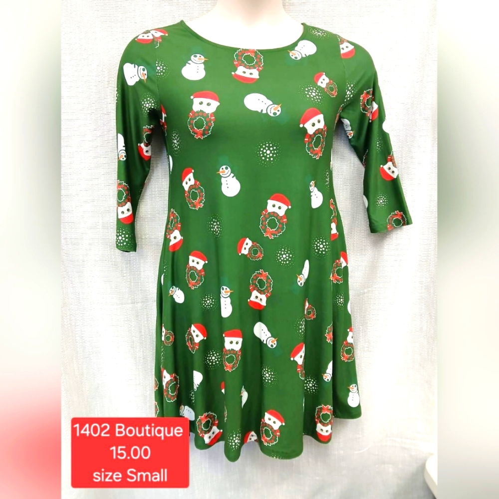 1402 boutique womens Christmas dress. Size small
